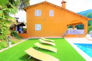 Imagen de la galería de V&V LLORET - VILLA CANYELLES preciosa villa para 8PAX con piscina privada y barbacoa a solo 800m de playa Cala Canyelles, en Lloret de Mar