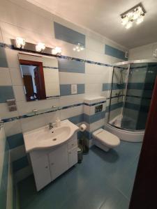 Ένα μπάνιο στο Villa Meridian +37 φωτογραφίες