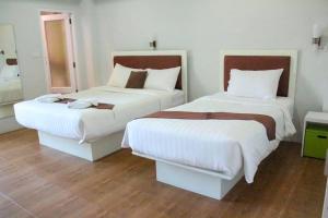 Postel nebo postele na pokoji v ubytování Namthip Residence
