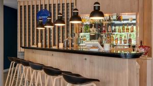 Lounge nebo bar v ubytování Holiday Inn Express Cologne Muelheim by IHG