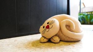a stuffed animal shaped like a cat sitting on the floor at B&B Ca' Rina in Preganziol