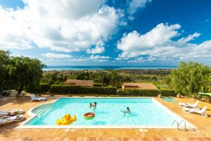 A piscina localizada em Solemar Sicilia - Le Casette Di Calzata ou nos arredores
