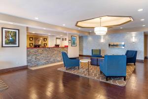 Fuajee või vastuvõtt majutusasutuses Comfort Inn & Suites Klamath Falls