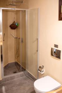 A bathroom at To Stefani tis Makrinas