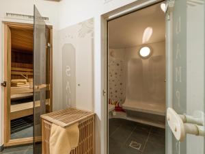 Koupelna v ubytování Hotel Waldheim Garni + 29 fotografií