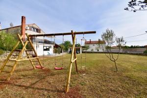 Galeriebild der Unterkunft Beautiful Istrian house with big backyard in Valtura