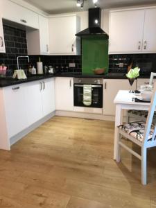 Dapur atau dapur kecil di Merok Lodge