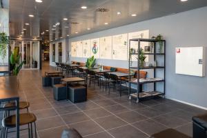 Cabinn Copenhagen餐厅或其他用餐的地方