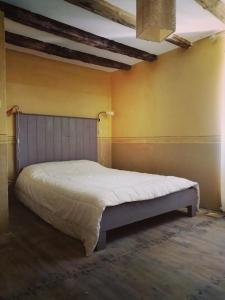 מיטה או מיטות בחדר ב-La Ferme du Crouzet