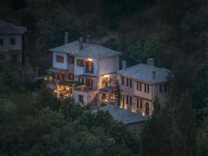 a large house sitting on top of a hill at night at To Stefani tis Makrinas in Makrinitsa