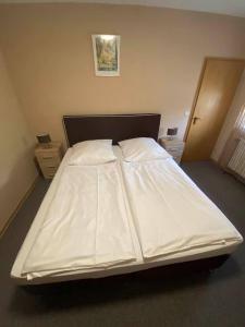 Postel nebo postele na pokoji v ubytování Hotel-Gasthof "Alter Ritter"