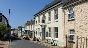 South Brent的住宿－Station House, Dartmoor and Coast located, Village centre Hotel，相簿中的一張相片