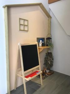 TV a/nebo společenská místnost v ubytování Flying Orange Homestay