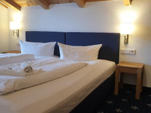 Posteľ alebo postele v izbe v ubytovaní Hotel Tirolerhof