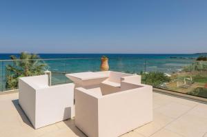 Photo de la galerie de l'établissement Belussi Beach Hotel & Suites, à Kypseli 96 autres photos