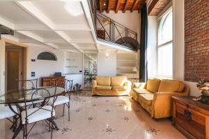 Zona de estar de Duomo Cathedral View - Luxury Apartment