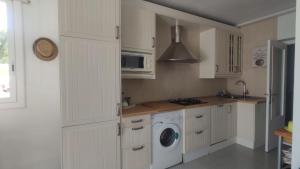 A kitchen or kitchenette at Mi morena cala llobeta 35