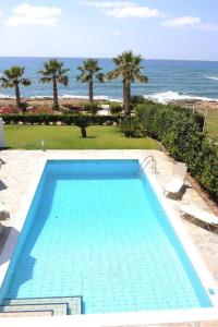 Bazén v ubytování Platzia Beach Villas nebo v jeho okolí