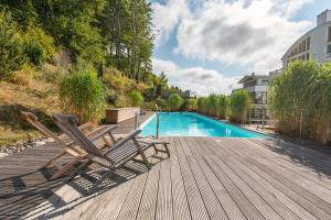 Der Swimmingpool an oder in der Nähe von Villa Theres Dolphin