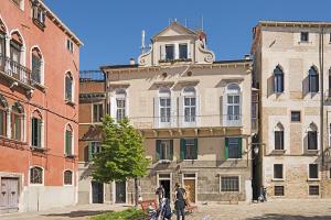 Edifici on està situat l'hostal o pensió