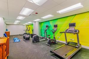 a gym with several exercise bikes and a green wall at Holiday Inn Resort Oceanfront at Surfside Beach, an IHG Hotel in Myrtle Beach