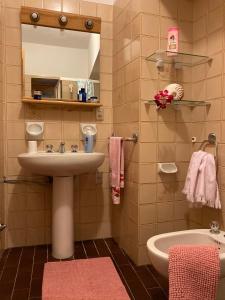 A bathroom at Casa Oliva Castelletto di Brenzone
