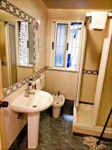 Kúpeľňa v ubytovaní AB Pension Granada