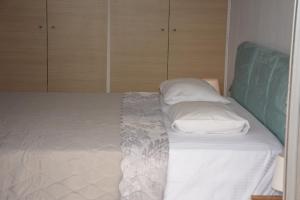 A bed or beds in a room at Luca Apartments