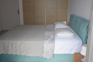 A bed or beds in a room at Luca Apartments