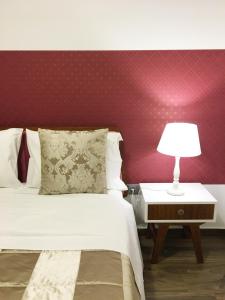a bedroom with a bed and a table with a lamp at Apartamento da Seara "Lamego" in Lamego