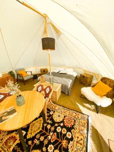 a room with a table and a tent at Camp Boutique in Gaulverjabær