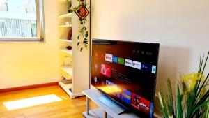 Televízia a/alebo spoločenská miestnosť v ubytovaní Forum-CCIB-Relax Flats