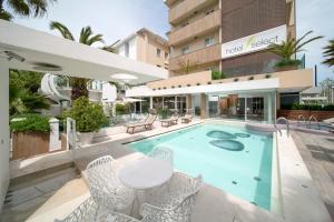 Bazén v ubytování Hotel Select Suites & Spa - Apartments nebo v jeho okolí
