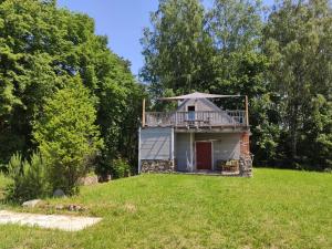 Vonkajšia záhrada v ubytovaní Srokowski Dwór 1 - Stara Kuźnia - Prywatna Sauna !