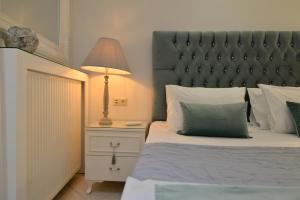 Posteľ alebo postele v izbe v ubytovaní Epavlis Luxury apts