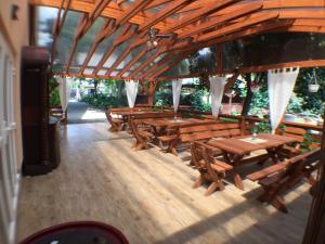 Restaurace v ubytování Patavár Panzió Étterem