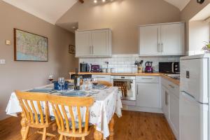 
A kitchen or kitchenette at Nutley Farm
