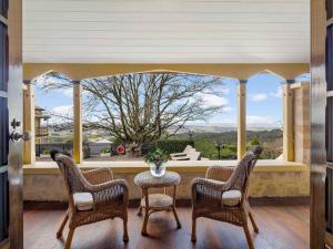 Posezení v ubytování Mount Lofty House & Estate Adelaide Hills - Adults Retreat