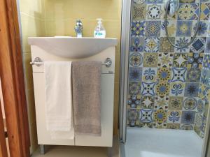A bathroom at Lo Spicchio b&b