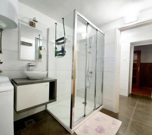 Koupelna v ubytování Village House Fafarinka - close to Krka National Park + 35 fotografií