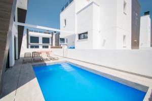 205 Luxury Gran Villa - Alicante Holiday tesisinde veya buraya yakın yüzme havuzu