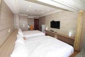 A television and/or entertainment centre at Sea Keelung 61
