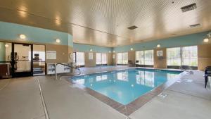 a large swimming pool in a large building at Holiday Inn Express Park City, an IHG Hotel in Park City