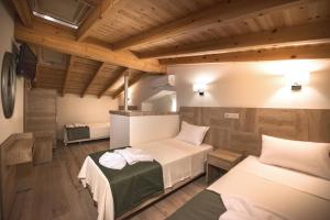 Säng eller sängar i ett rum på Konaki Ouranoupolis