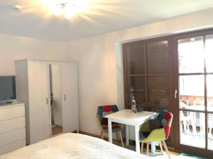 TV a/nebo společenská místnost v ubytování Schöne Ferienapartments im Bayerischer Wald Chrysantihof Zwiesel