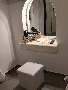 Et badeværelse på Kampanelia Village Suites