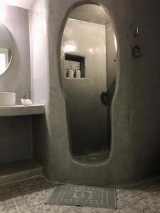 Et badeværelse på Kampanelia Village Suites + 89 billeder