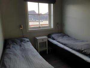 Postel nebo postele na pokoji v ubytování Bensvik Brygge
