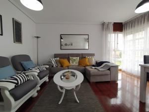 Posezení v ubytování Duplex de 130m2 al lado de las playas de Cuchia
