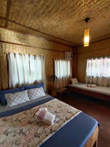 Postel nebo postele na pokoji v ubytování Purple Homestay Hillside